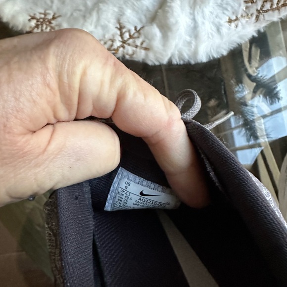 Nike - Picture 3 of 7